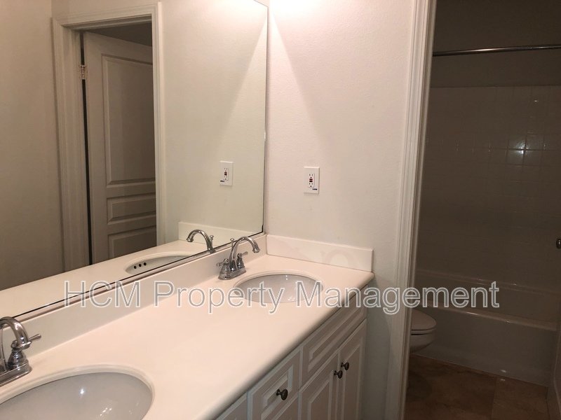 Wow, A Woodbury 3 BD, 2.5 BA Townhome property image