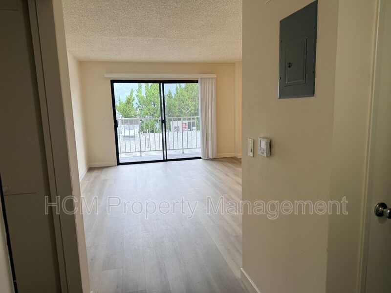 Welcome to 10418 Scoville Ave, a great studio apartment nestled in the heart of Sunland, CA. property image
