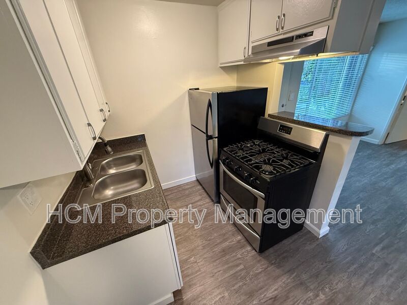 Welcome to 12939 Bonaparte Ave, a stunning 1 bed, 1 bath apt located in Del Rey! property image