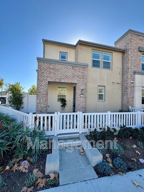 Beautiful 3 bedroom end unit in the heart of Rancho Mission Viejo property image