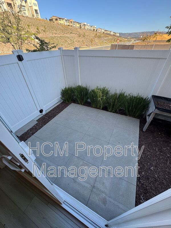 Beautiful 3 bedroom end unit in the heart of Rancho Mission Viejo property image