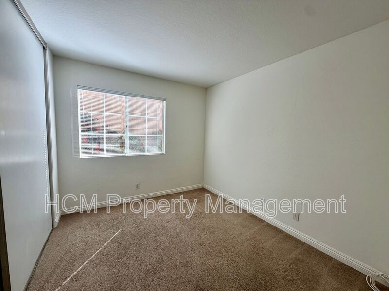 3 Bedroom spacious home in Irvine (Northwood Glen) property image