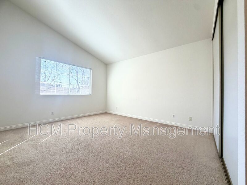 3 Bedroom spacious home in Irvine (Northwood Glen) property image