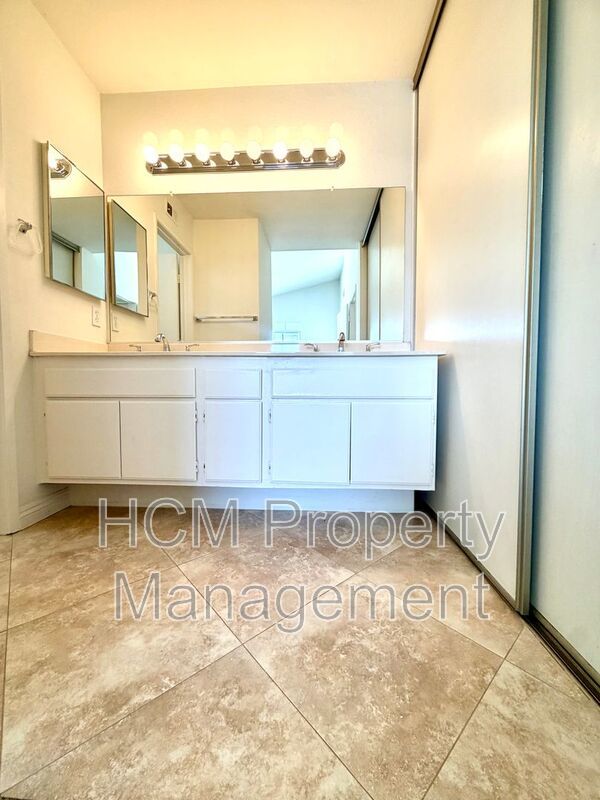 3 Bedroom spacious home in Irvine (Northwood Glen) property image