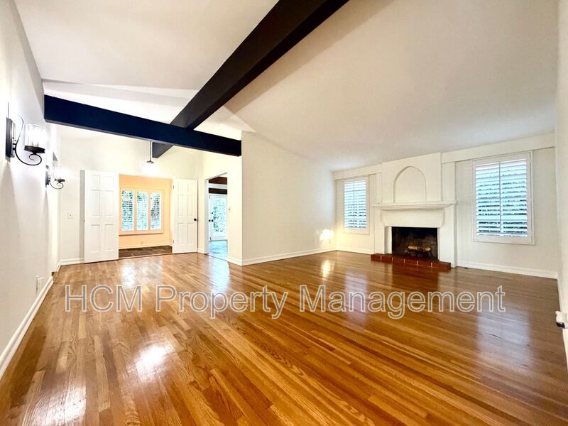 4 Bedroom Beautiful Tustin Cul-De-Sac Home property image