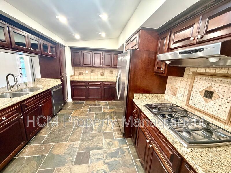 4 Bedroom Beautiful Tustin Cul-De-Sac Home property image