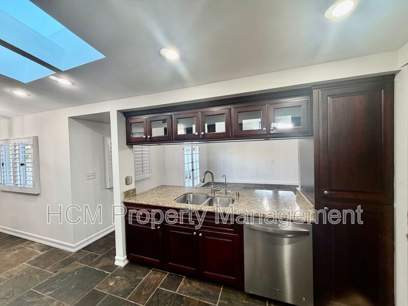 4 Bedroom Beautiful Tustin Cul-De-Sac Home property image