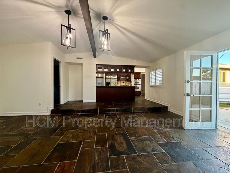 4 Bedroom Beautiful Tustin Cul-De-Sac Home property image