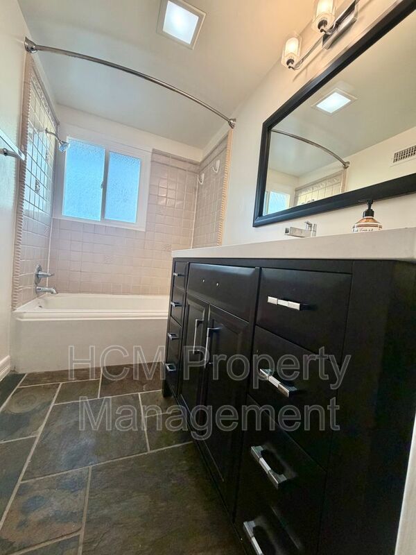 4 Bedroom Beautiful Tustin Cul-De-Sac Home property image