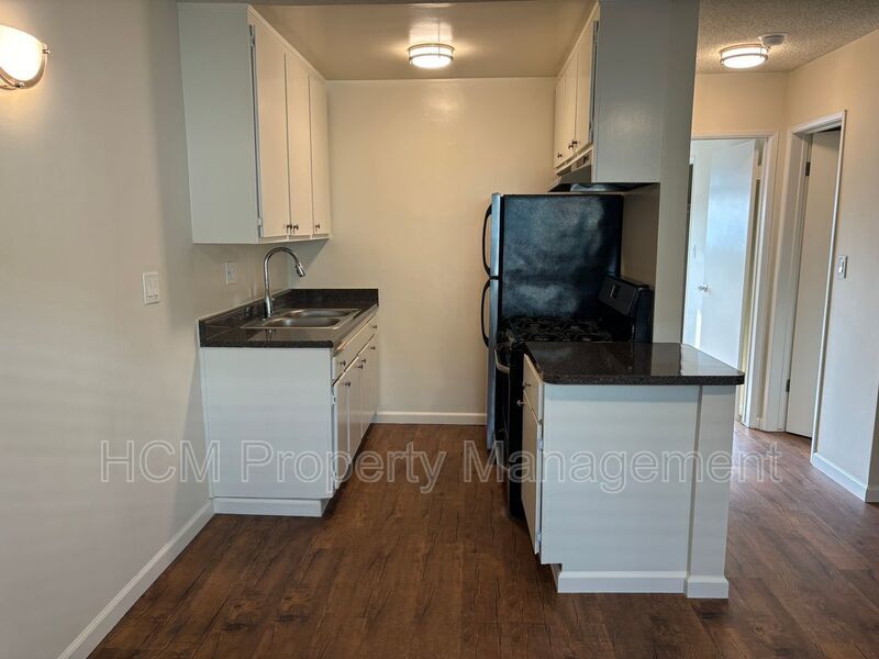 Experience the best of Santa Monica living in this stunning 1 bed, 1 bath apartment, conveniently located just 2.5 blocks from the beach!!! property image