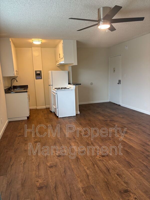 Welcome to 3747 Sepulveda Blvd, a large studio apartment located in the heart of Los Angeles property image