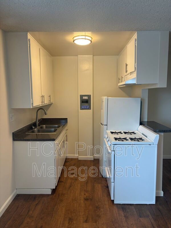 Welcome to 3747 Sepulveda Blvd, a large studio apartment located in the heart of Los Angeles property image
