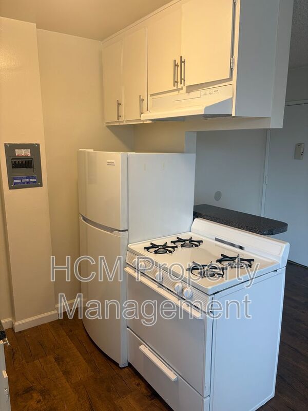 Welcome to 3747 Sepulveda Blvd, a large studio apartment located in the heart of Los Angeles property image