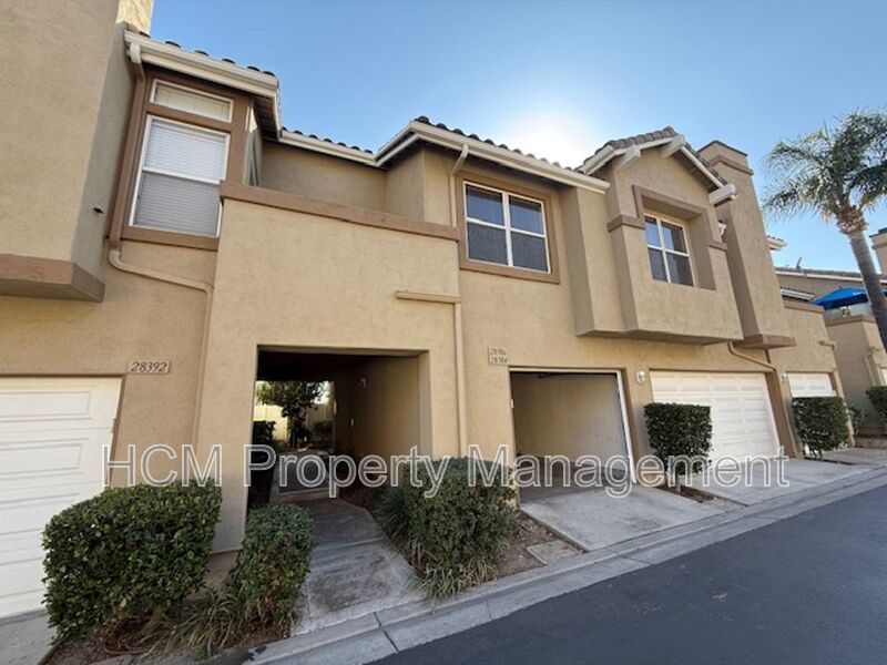 Modern Montecido Condo in Portola Hills | Vaulted Ceilings & Direct Access Garage property image