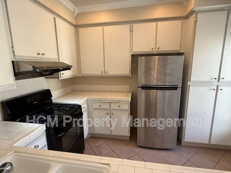 Modern Montecido Condo in Portola Hills | Vaulted Ceilings & Direct Access Garage property image