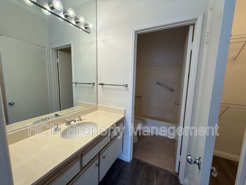 Modern Montecido Condo in Portola Hills | Vaulted Ceilings & Direct Access Garage property image