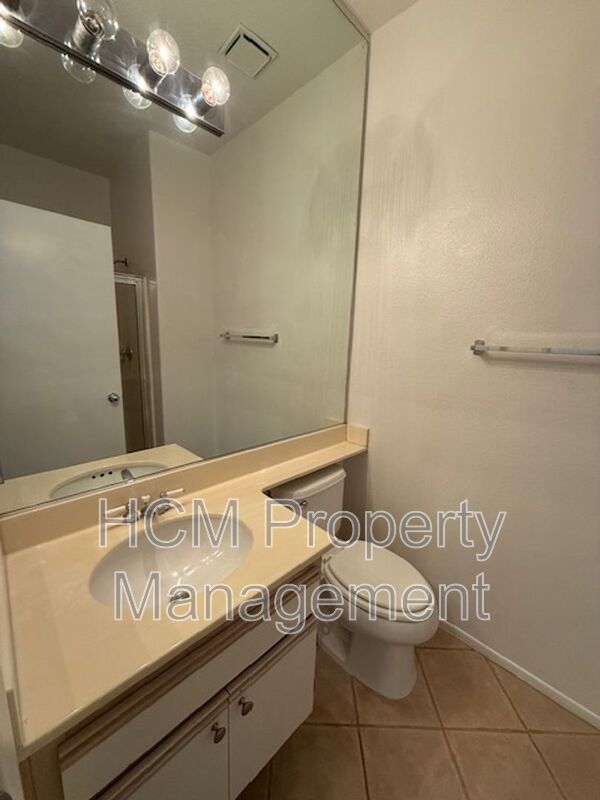 Modern Montecido Condo in Portola Hills | Vaulted Ceilings & Direct Access Garage property image