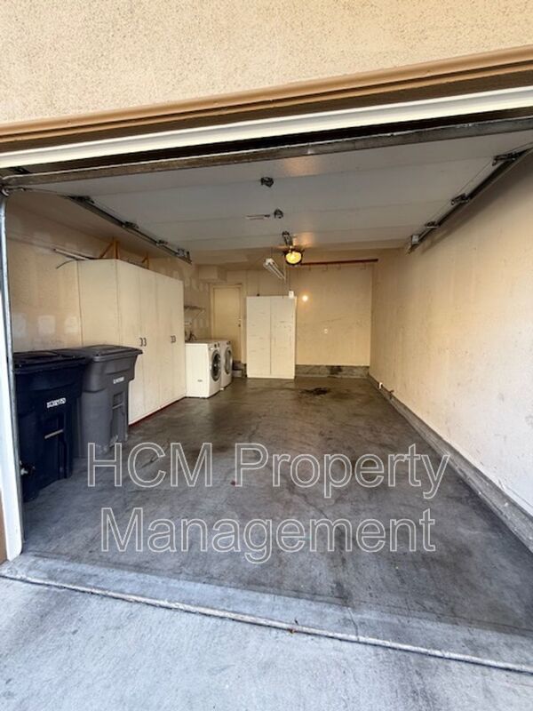 Modern Montecido Condo in Portola Hills | Vaulted Ceilings & Direct Access Garage property image