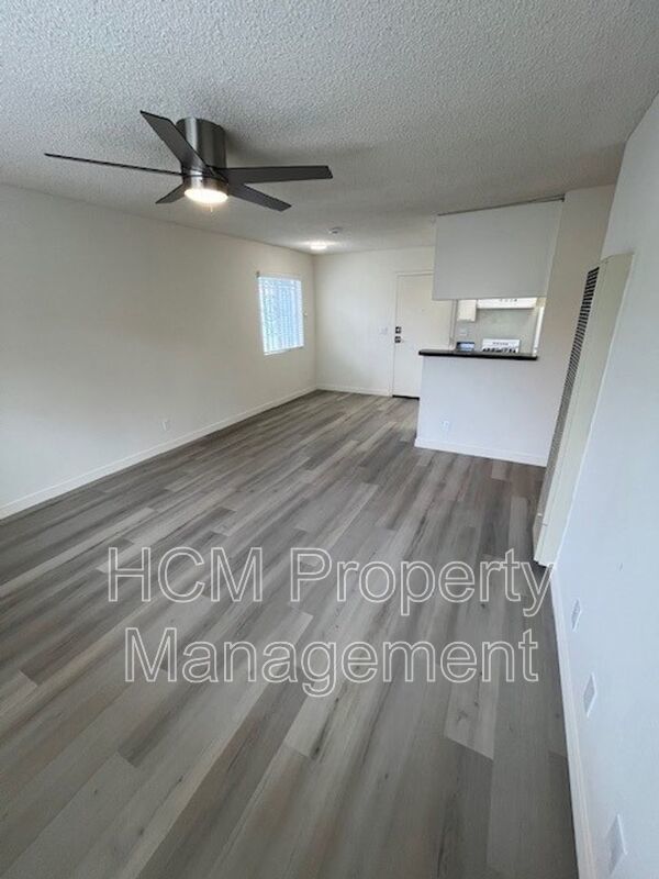 Welcome to 339 Vernon Ave, a charming 1bed, 1bath apt in PRIME Venice location! property image