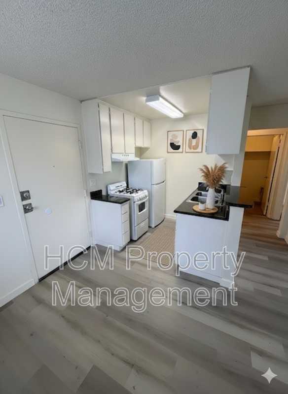 Welcome to 339 Vernon Ave, a charming 1bed, 1bath apt in PRIME Venice location! property image