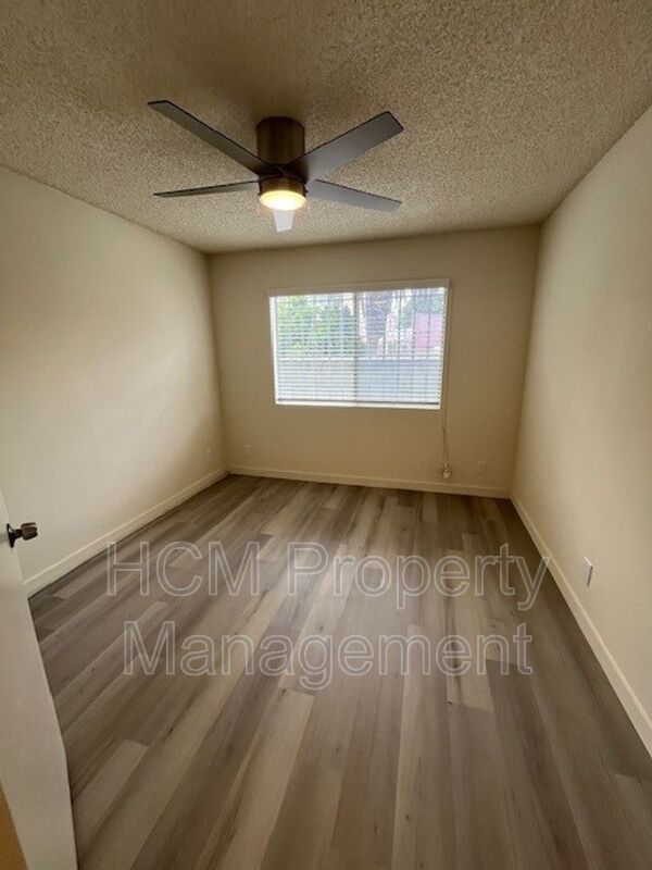 Welcome to 339 Vernon Ave, a charming 1bed, 1bath apt in PRIME Venice location! property image
