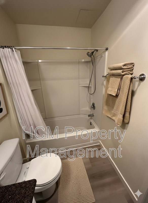 Welcome to 339 Vernon Ave, a charming 1bed, 1bath apt in PRIME Venice location! property image