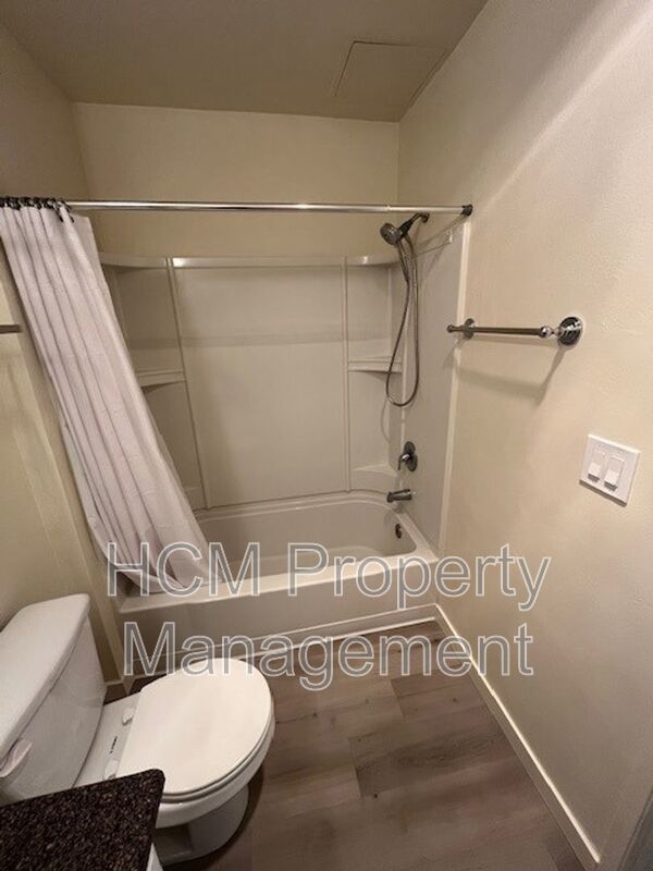 Welcome to 339 Vernon Ave, a charming 1bed, 1bath apt in PRIME Venice location! property image