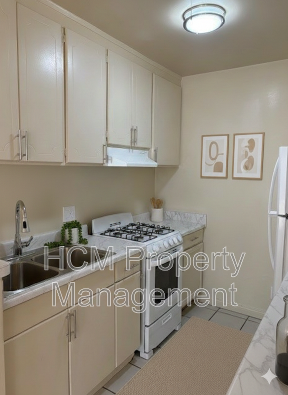 Welcome to your new home in the heart of Santa Monica, CA. property image