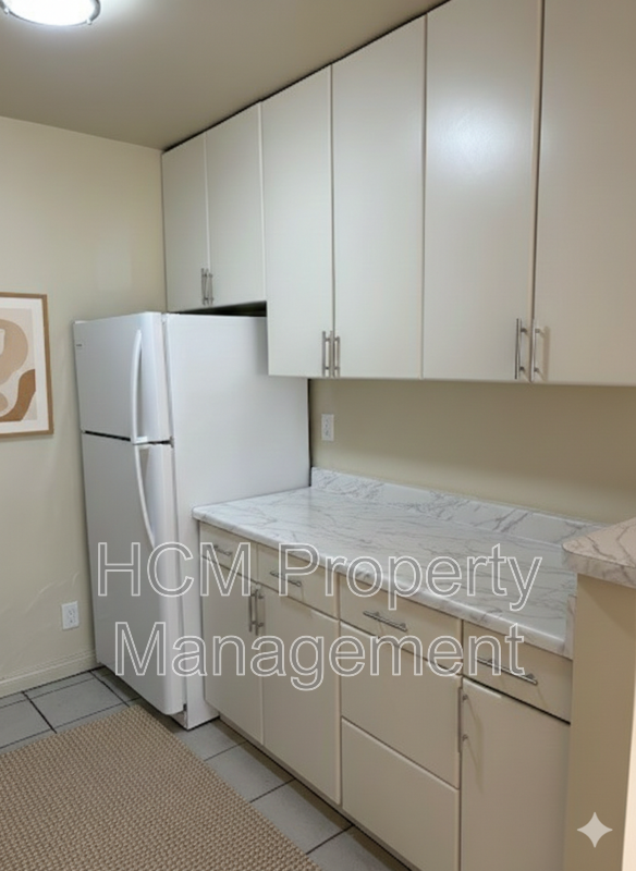 Welcome to your new home in the heart of Santa Monica, CA. property image