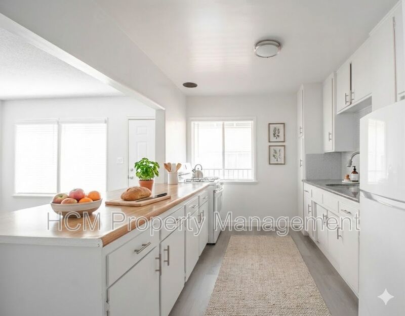 COMING SOON! Welcome to 906 E Imperial Ave, a spacious 1 bedroom apartment located in the heart of El Segundo property image