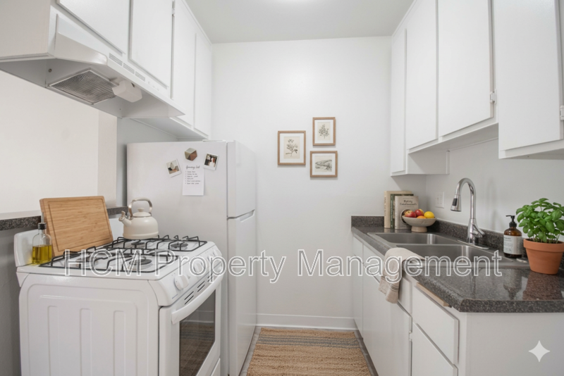 Welcome to 10042 Commerce Ave, a large studio apartment located in the heart of Tujunga property image