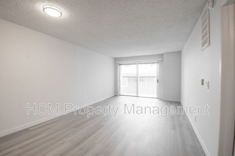 Welcome to 10418 Scoville Ave, a charming 2-bedroom apartment nestled in the heart of Sunland property image