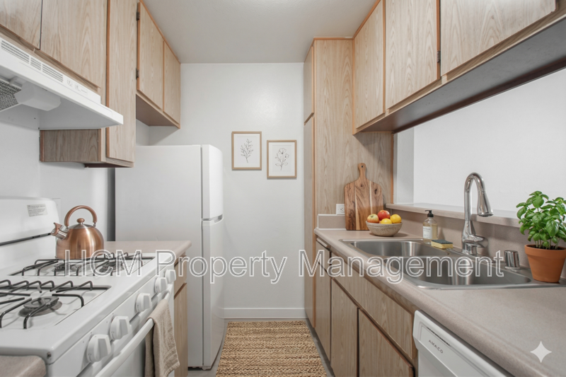 Welcome to 10418 Scoville Ave, a charming 2-bedroom apartment nestled in the heart of Sunland property image