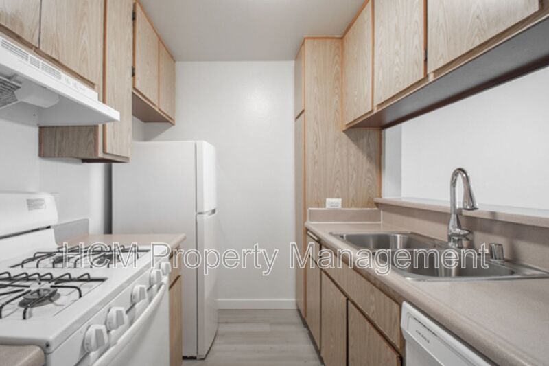 Welcome to 10418 Scoville Ave, a charming 2-bedroom apartment nestled in the heart of Sunland property image