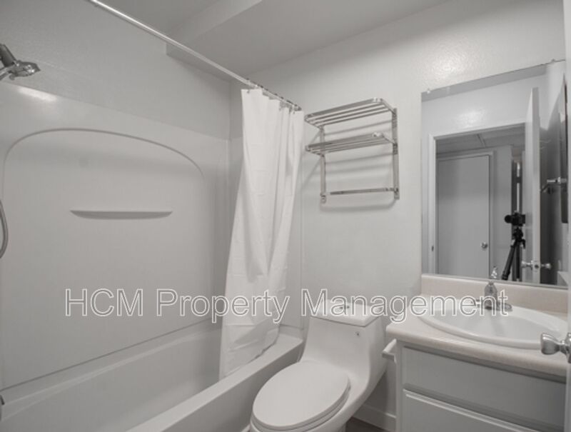 Welcome to 10418 Scoville Ave, a charming 2-bedroom apartment nestled in the heart of Sunland property image