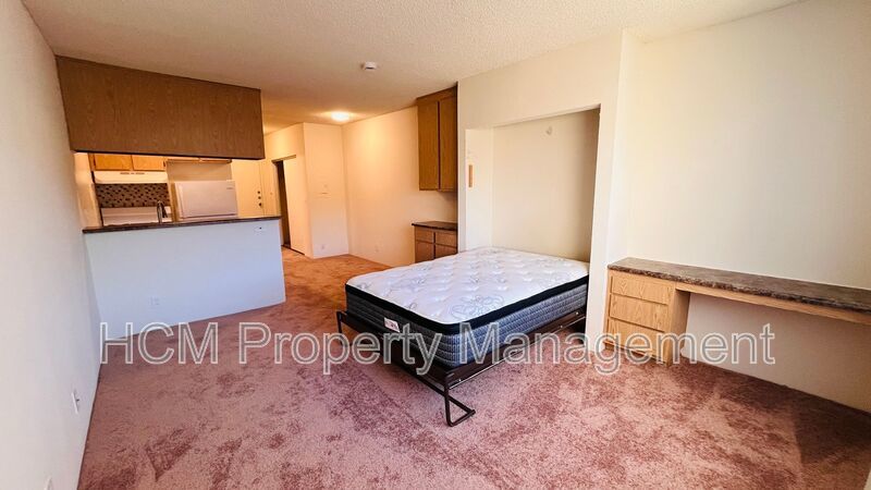 Welcome to 10075 Tujunga Canyon Blvd, a large studio apartment located in the heart of Tujunga property image