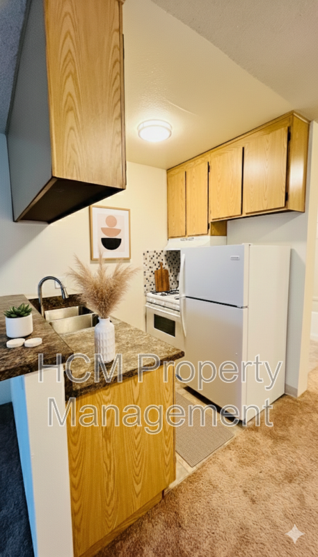 Welcome to 10075 Tujunga Canyon Blvd, a large studio apartment located in the heart of Tujunga property image