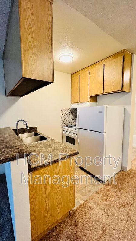 Welcome to 10075 Tujunga Canyon Blvd, a large studio apartment located in the heart of Tujunga property image