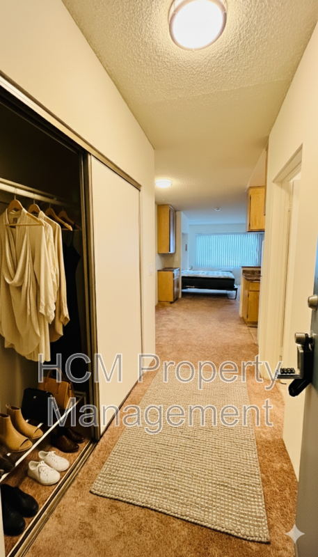 Welcome to 10075 Tujunga Canyon Blvd, a large studio apartment located in the heart of Tujunga property image