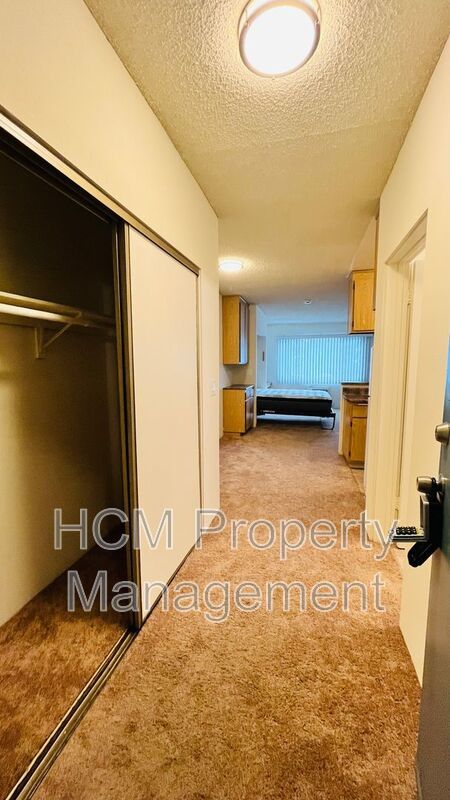 Welcome to 10075 Tujunga Canyon Blvd, a large studio apartment located in the heart of Tujunga property image