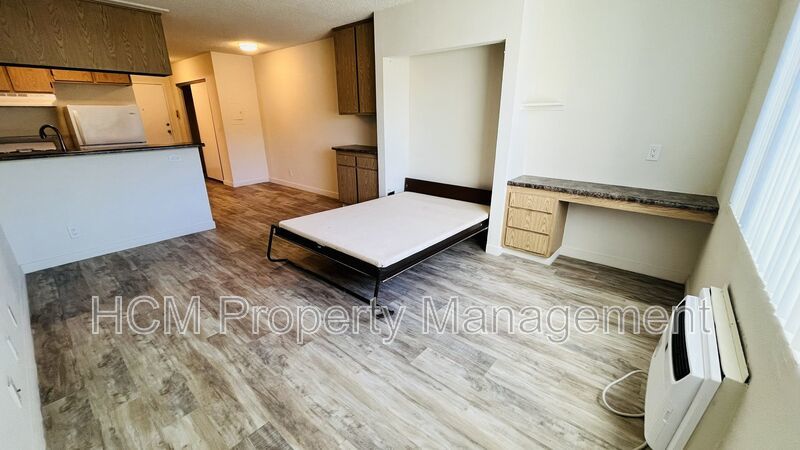 Welcome to 10075 Tujunga Canyon Blvd, a large studio apartment located in the foothills of Tujunga property image