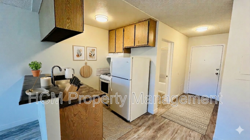 Welcome to 10075 Tujunga Canyon Blvd, a large studio apartment located in the foothills of Tujunga property image