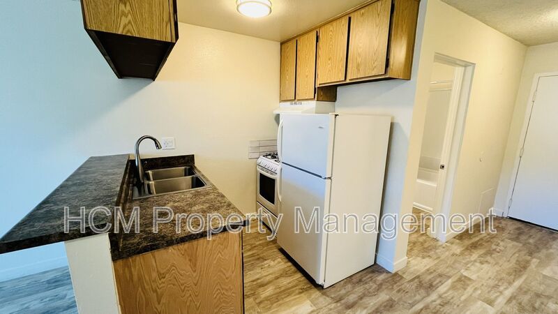 Welcome to 10075 Tujunga Canyon Blvd, a large studio apartment located in the foothills of Tujunga property image
