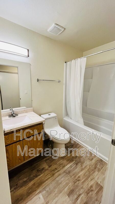 Welcome to 10075 Tujunga Canyon Blvd, a large studio apartment located in the foothills of Tujunga property image