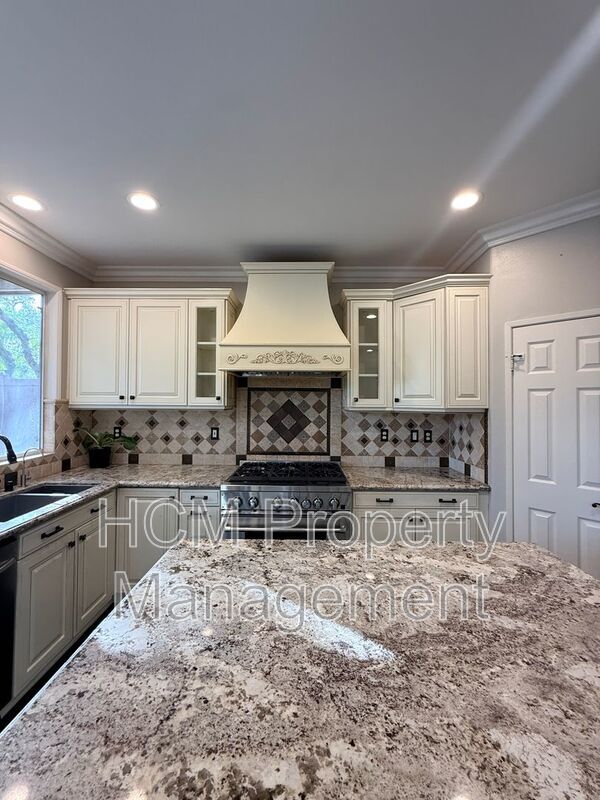Beautiful 4 Bedroom, 2.5 Bathroom Home in West Irvine Pointe Community property image