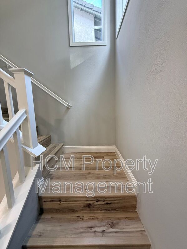 Beautiful 4 Bedroom, 2.5 Bathroom Home in West Irvine Pointe Community property image