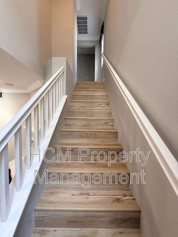 Beautiful 4 Bedroom, 2.5 Bathroom Home in West Irvine Pointe Community property image