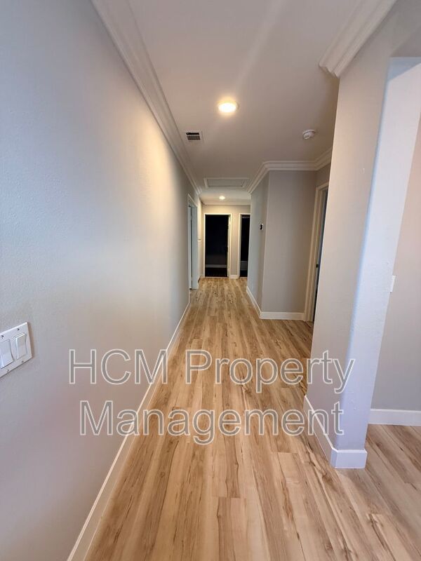 Beautiful 4 Bedroom, 2.5 Bathroom Home in West Irvine Pointe Community property image