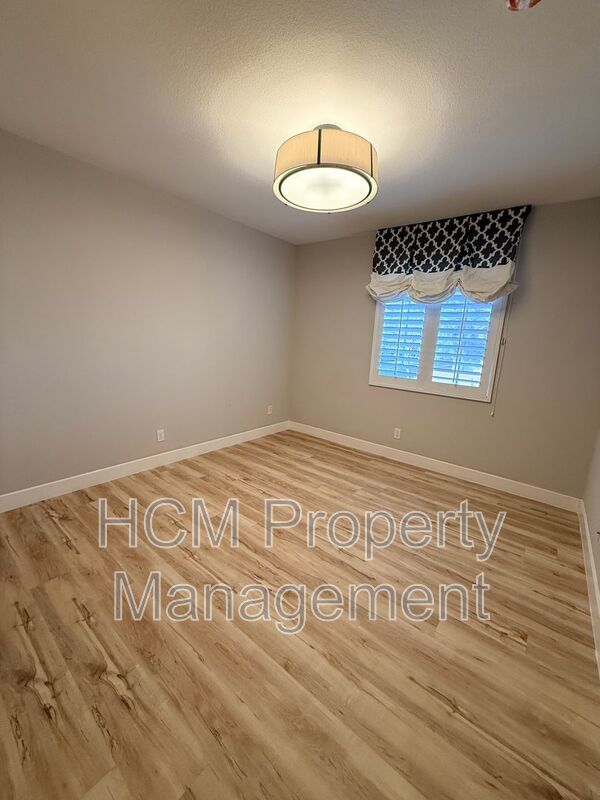 Beautiful 4 Bedroom, 2.5 Bathroom Home in West Irvine Pointe Community property image