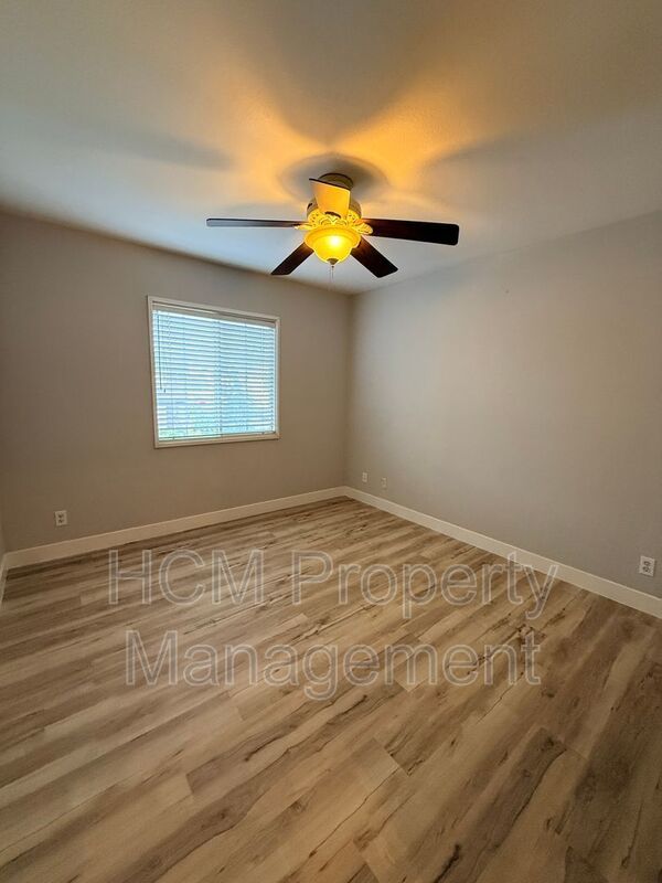 Beautiful 4 Bedroom, 2.5 Bathroom Home in West Irvine Pointe Community property image